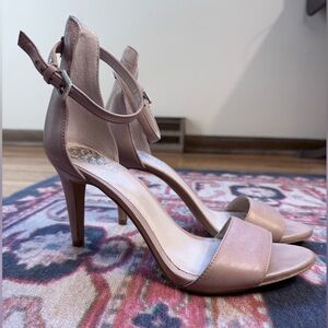 Nude leather Vince Camuto Pumps size 7m/37